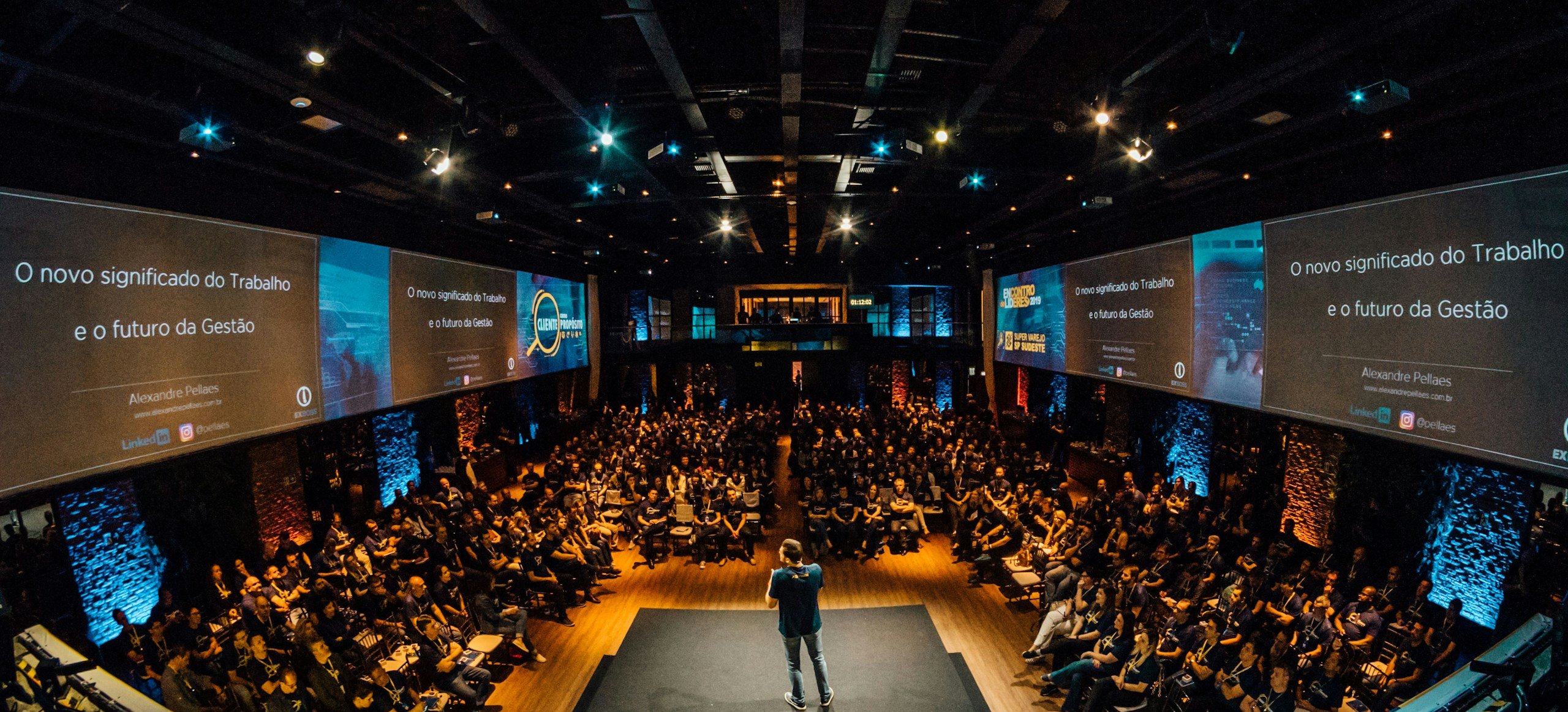 Ponente ante el público en un auditorio
